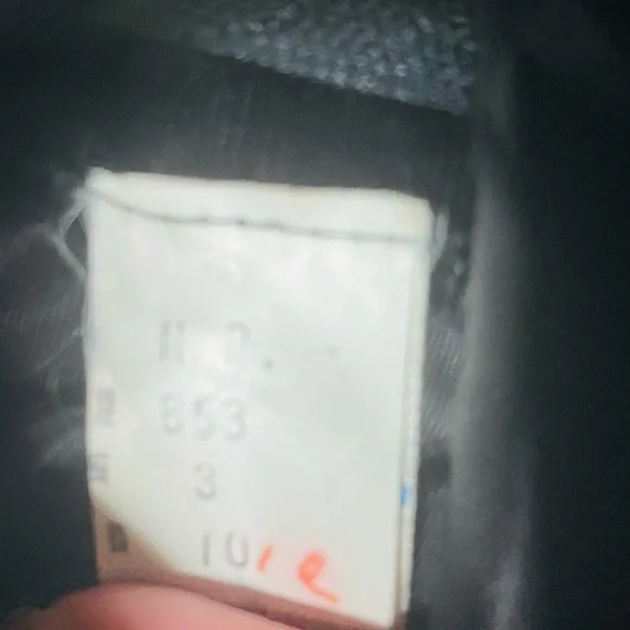 VINTAGE 1980s WOMENS BLACK VELVET PUFFY SLEEVE GOTHIC WEDNESDAYCORE EVENING GOWN - Picture 5 of 9